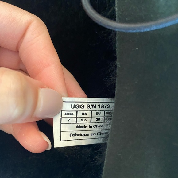 Ugg Button Up Boot - Picture 4 of 4